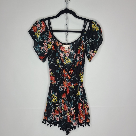 Band Of Gypsies Short Sleeve Top Shorts Scoop Romper Floral Black Red X-Small - Picture 2 of 12